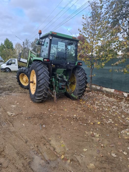 Tractor John Deere  120 cp 4x4 cu încărcător frontal