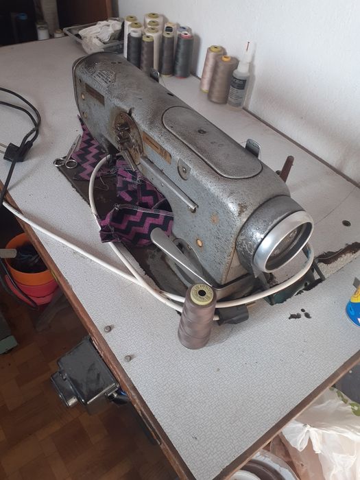 Професионална шевни машина