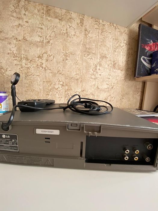 Видеомагнитофон LG BC290W
