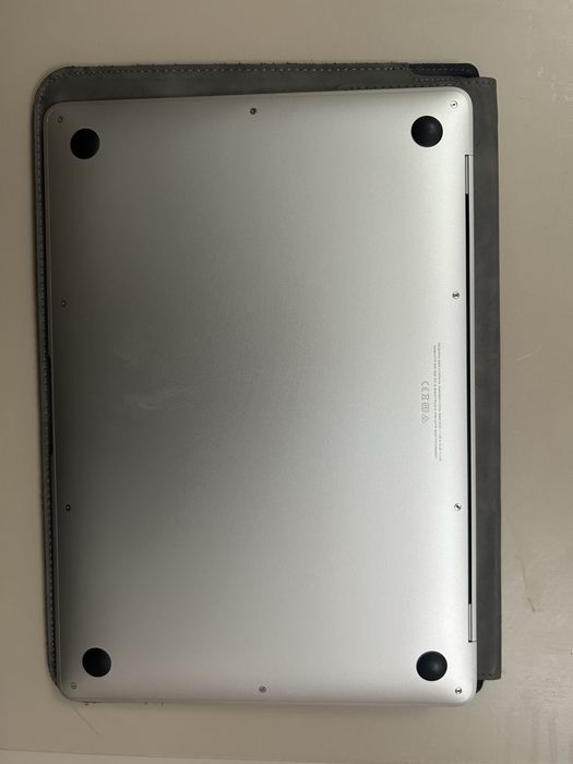 Macbook Air M1 sotiladi.