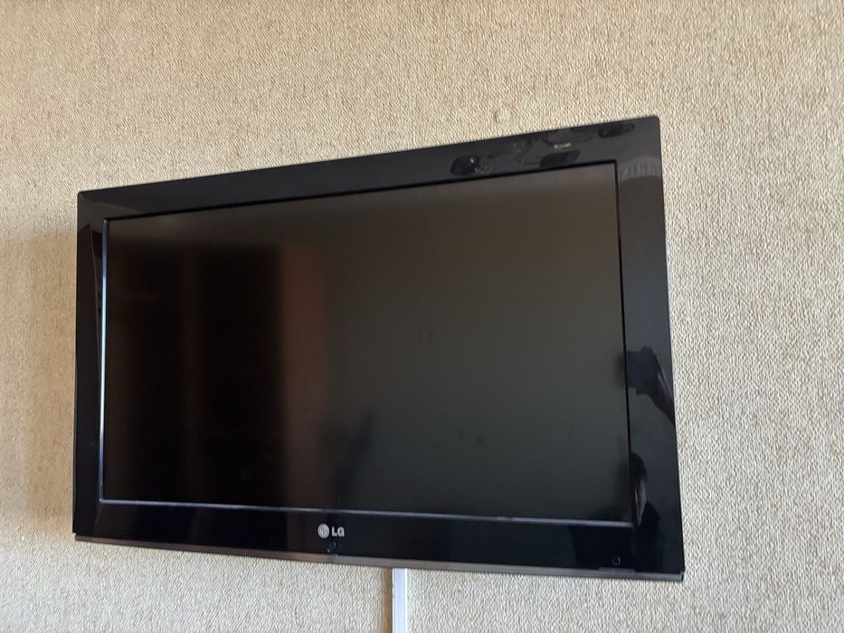 Продам телевизор lg