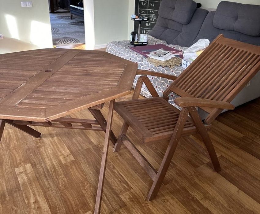 Деревянный летний стол со стульями