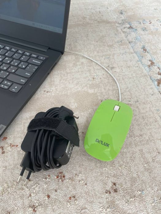 Ноутбук Lenovo .