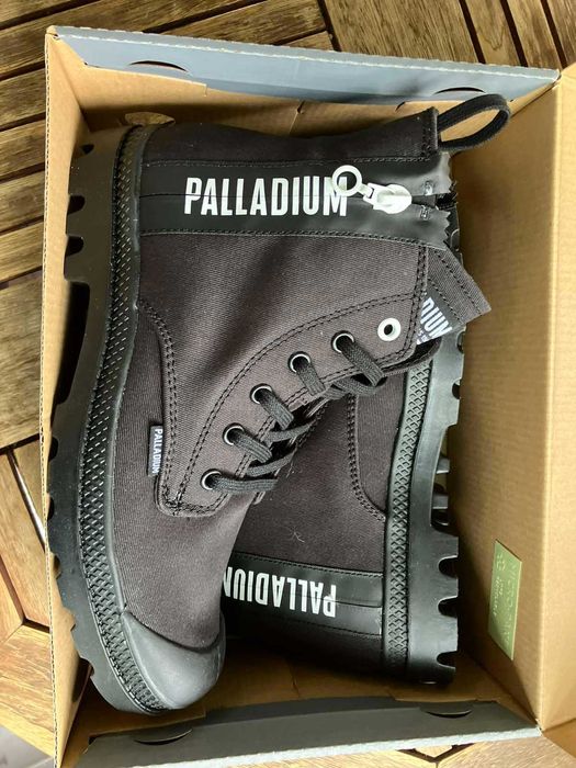 Palladium туристически обувки, чисто нови, цвят черен, номер 39.5