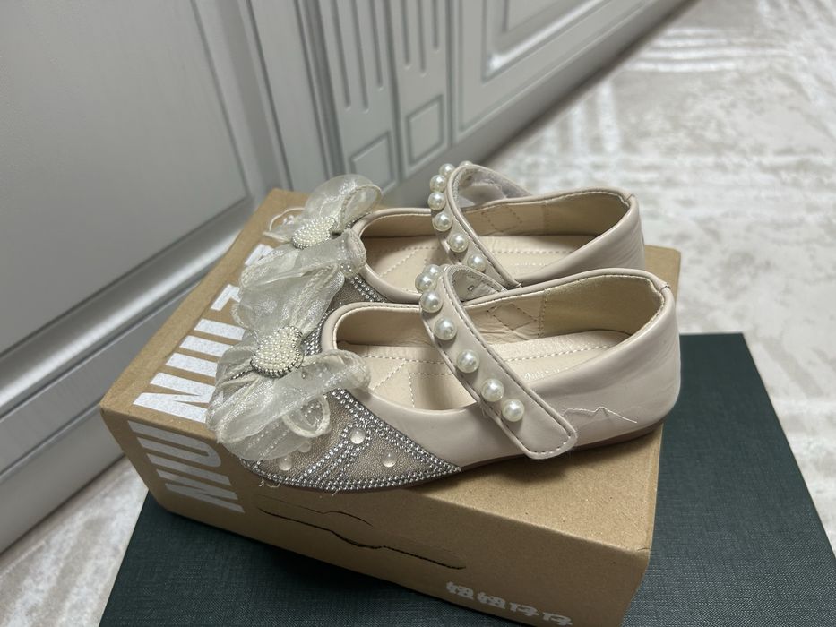 Продам туфли детскую