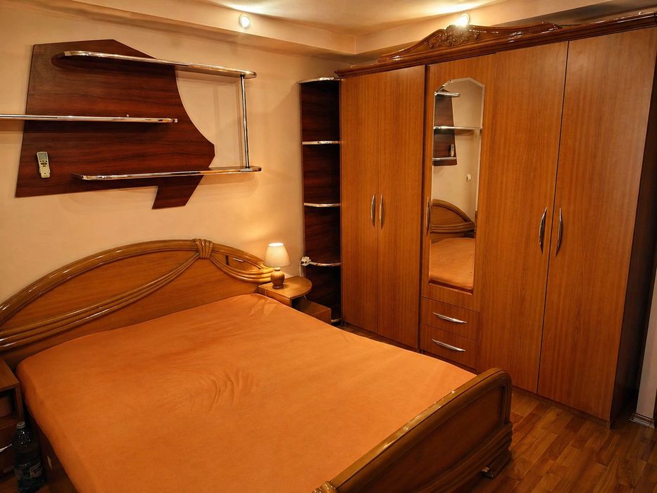 Vând apartament în Drobeta-Turnu-Severin central decomandat et 2 parcare 2 camere zona Linzz Babeș
