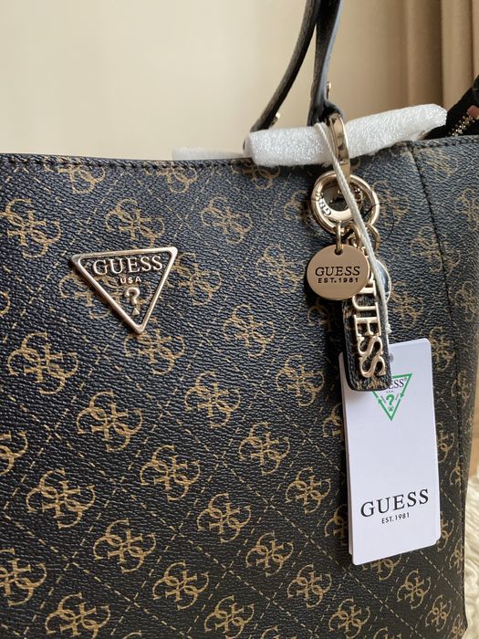 Дамска чанта Guess