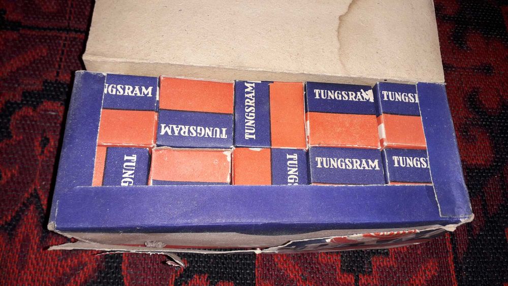 Лампи за фар Tungsram стар модел на 6V