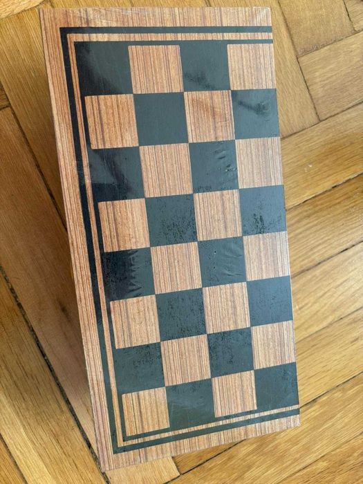 Tabla de joc Sah si table adus din Thailanda  doar puluri si zaruri