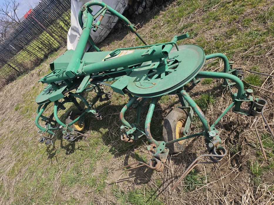 Grebla fan , impraștietoare fan , se vinde .