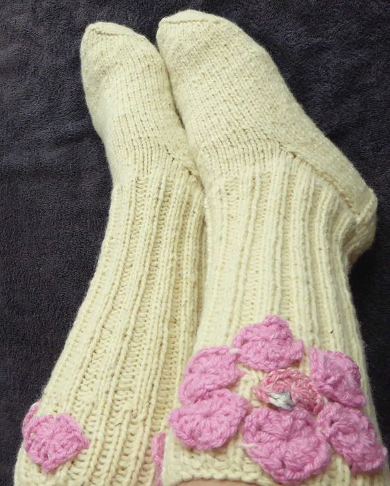 Нов сет от вълнени чорапи,шал и шапка