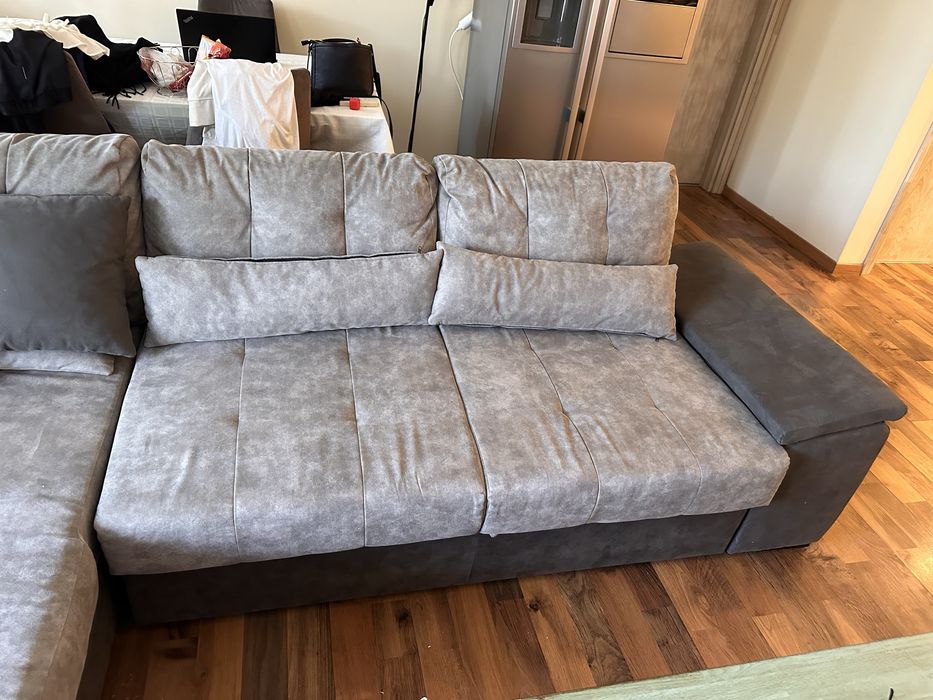 Разтегателен диван за дневна