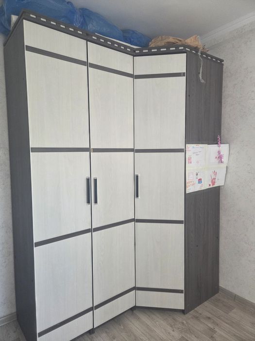 Продам угловой шкаф в отличном состоянии !