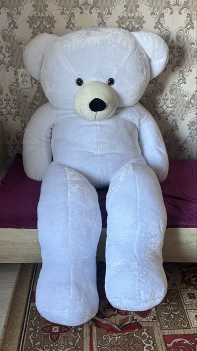 Большой белый мишка