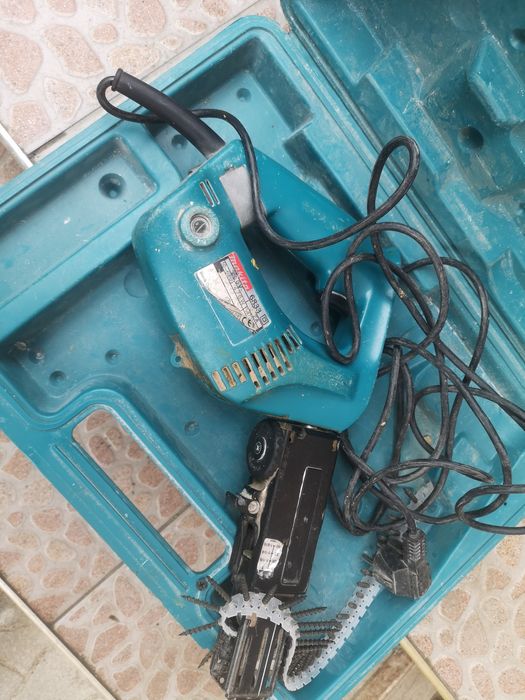 Makita 6833 Винтоверт за Гипс Картон Сухо Строителство