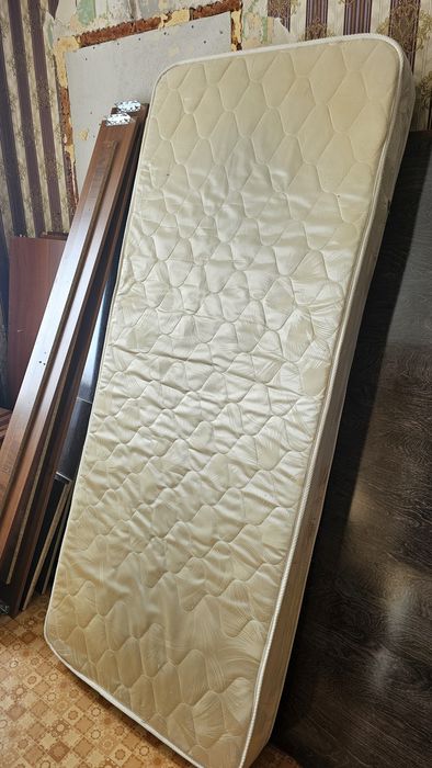 Продам темную кровать за 5к