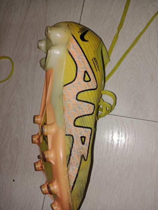 Продам бутсы NIKE airzoom