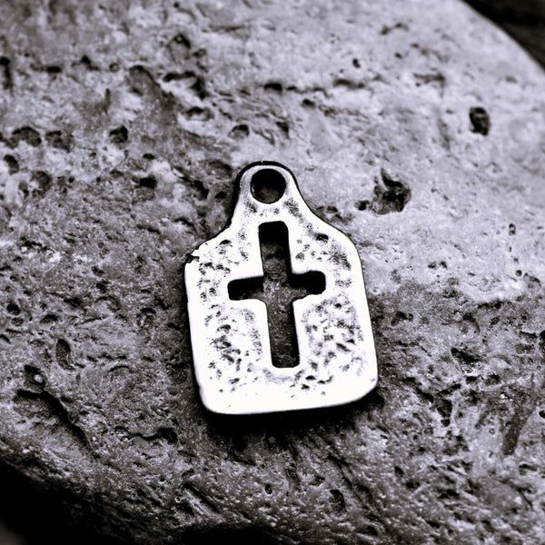 Сребърен медальон 925 с кръст – мъжко бижу с оксидирано покритие