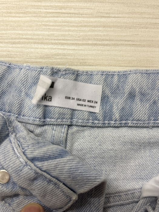 Pantaloni scurti Bershka marimea 34/XS