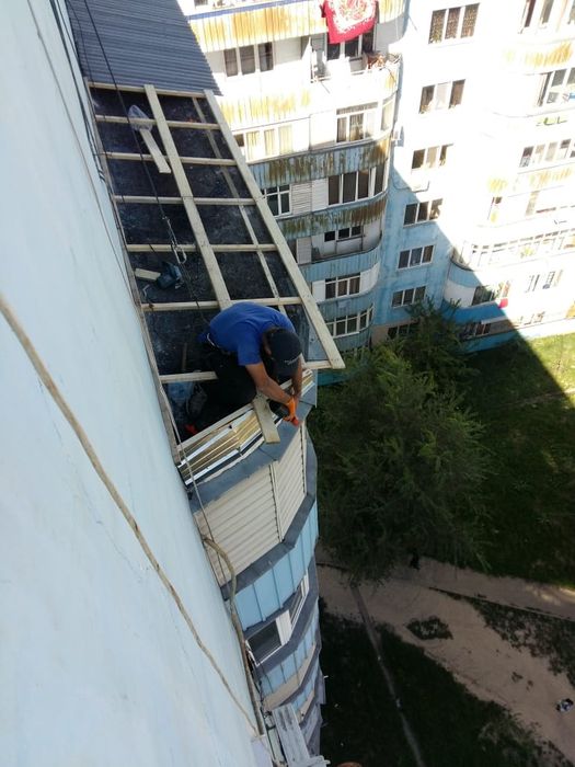 Установка, ремонт балконных козырьков