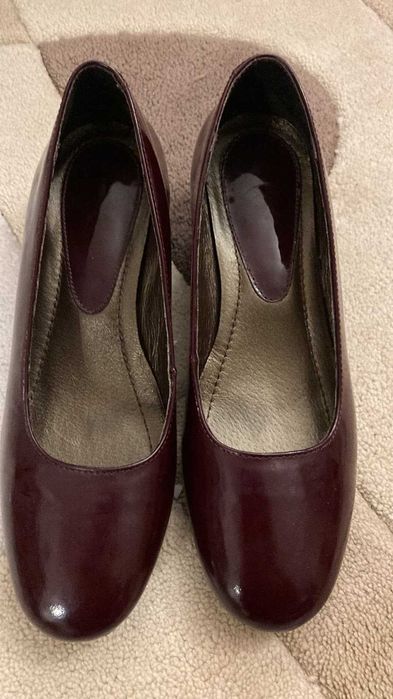 Елегантни обувки от естествена кожа на нисък ток