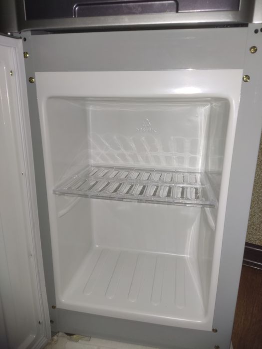 Кулер для воды (диспенсер)