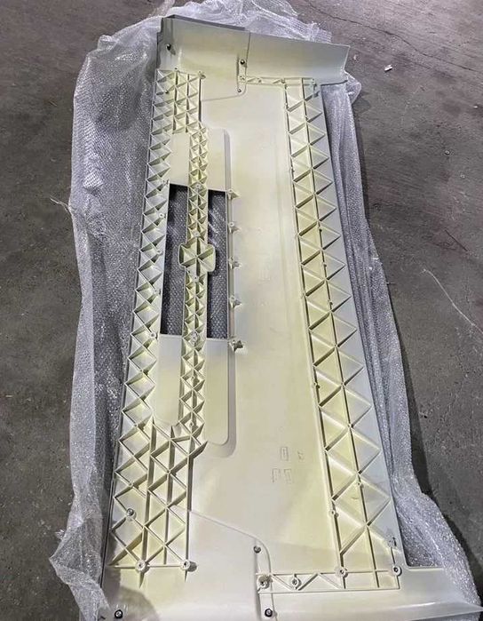 Панель КАМАЗ облицовки радиатора интегральная (рестайлинг), БЕЛЫЙ