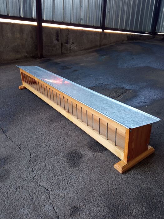 Продам гнезда и кормушки..