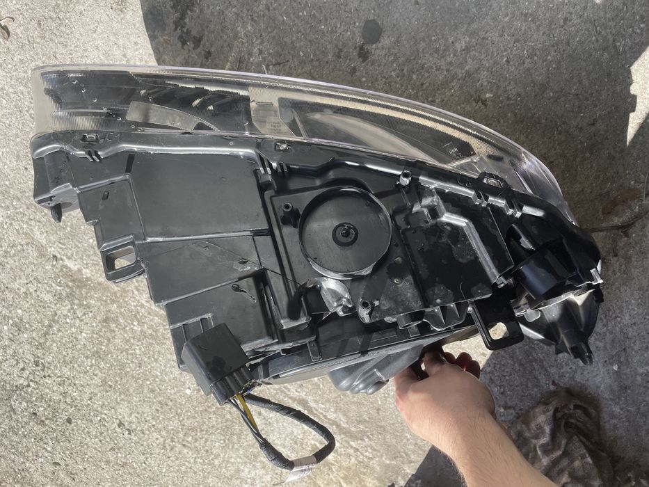 Volvo ляв фар за S60/V60 след 2014