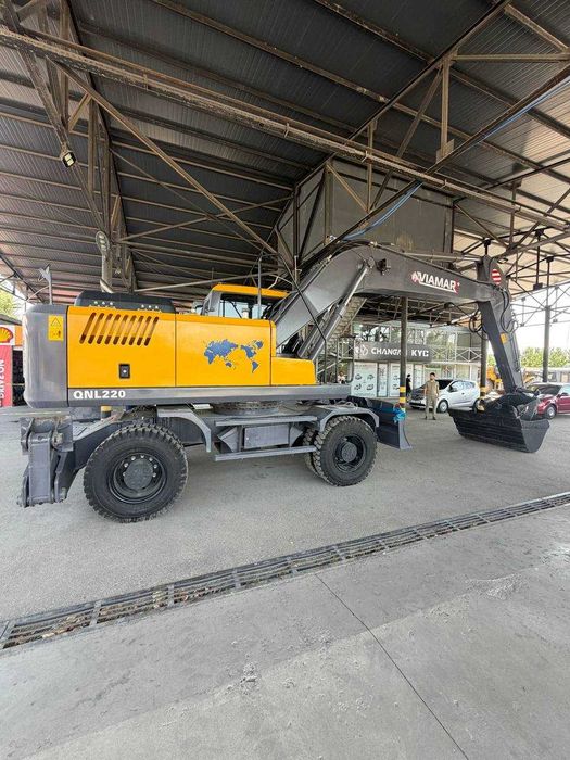 Колёсный экскаватор VIAMAR QNL220