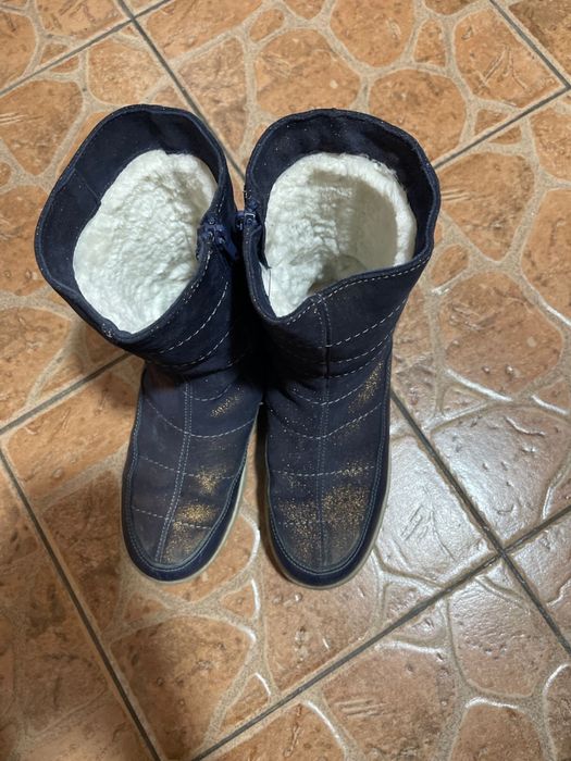 Продам зимние сапожки на девочку
