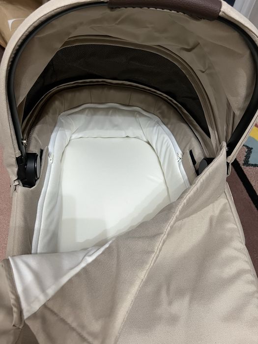 Landou Cybex Cot S Lux – Almond Beige, cadru Taupe | Stare foarte bună