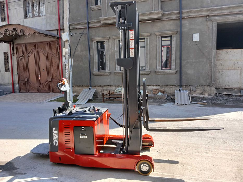 Мини Ричтрак JAC 2 тонный 6 метровый