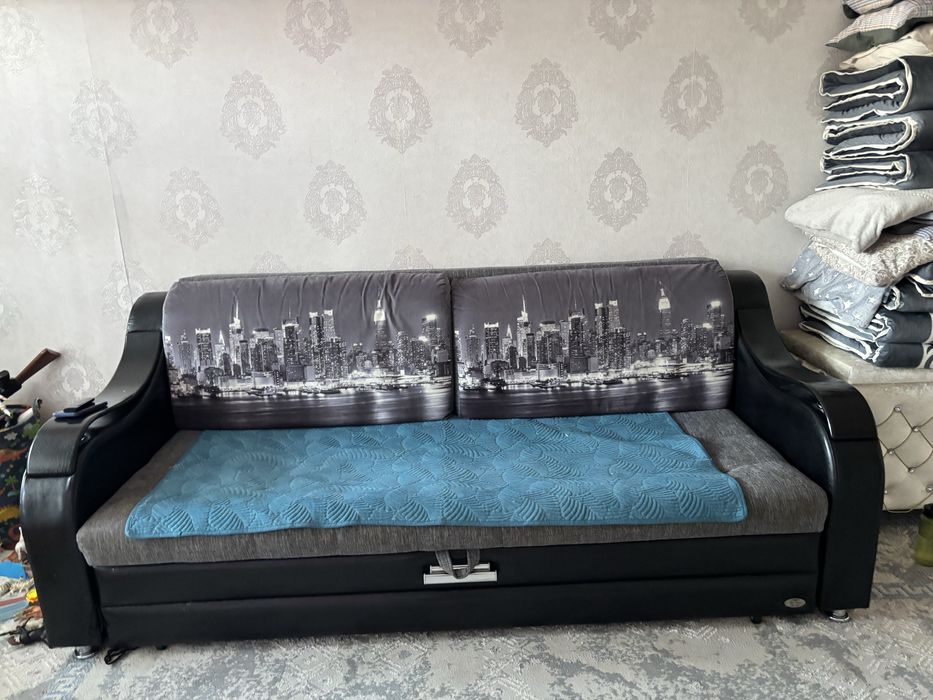 Продаю диван в хорошем состоянии.