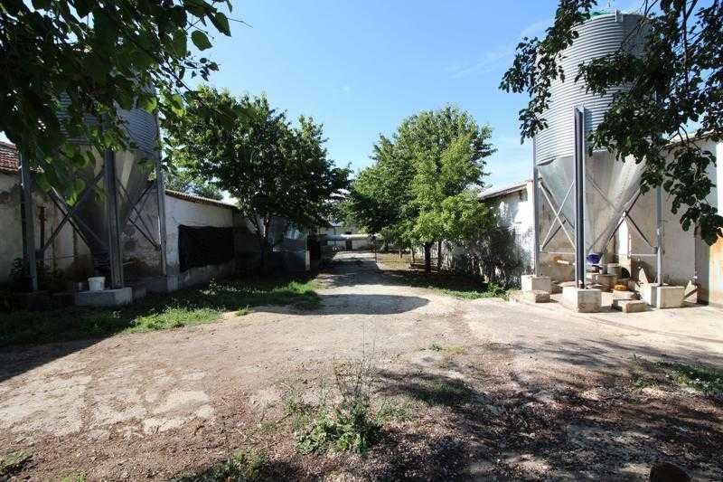 Производствена база 1224 кв.м с 6 дка и трафопост 250 kVA – обл. Варна