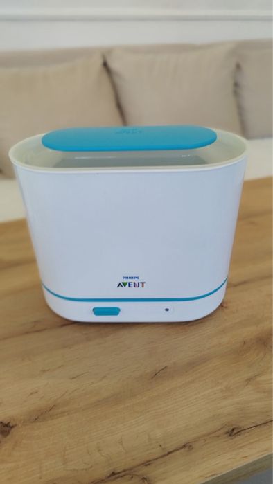 Стерилизатор Phillips Avent с пълен комплект шишета и помпа за кърма