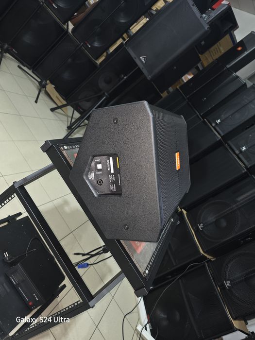 Колонка JBL для караоке бар