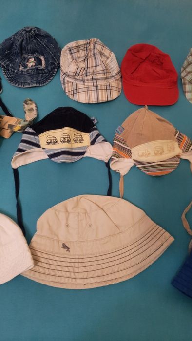 Lot căciulile și bascute bebe