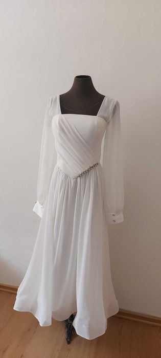 Платье нарядное.