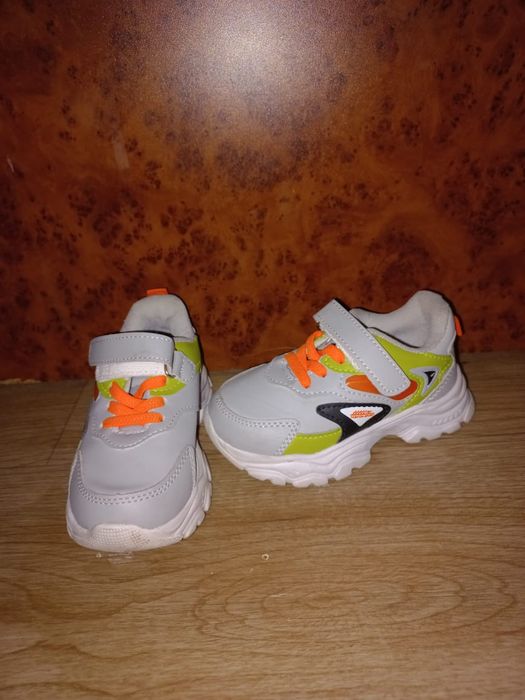 Продам детскую обувь