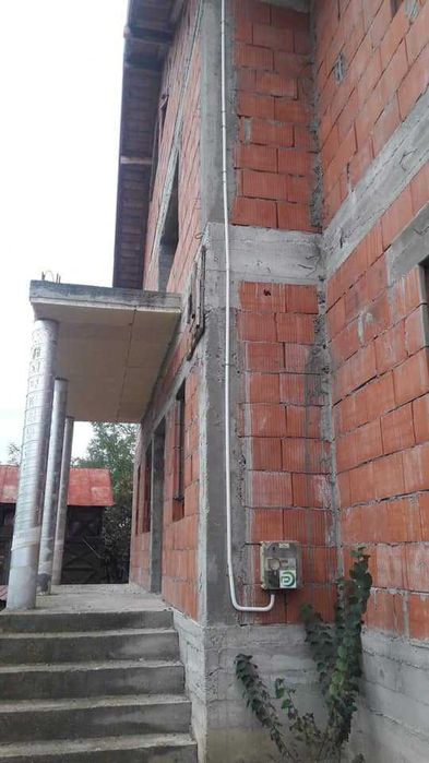 Casa si teren de vanzare