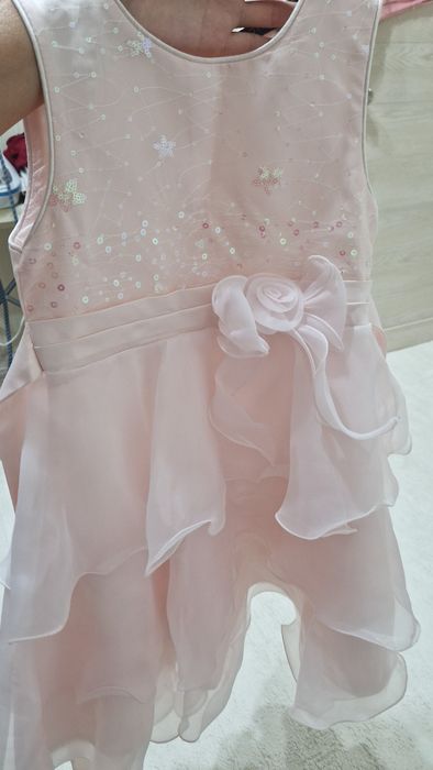 Платье на девочку в пудровом цвете