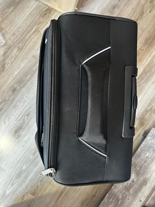 Куфар с 4 колела American Tourister