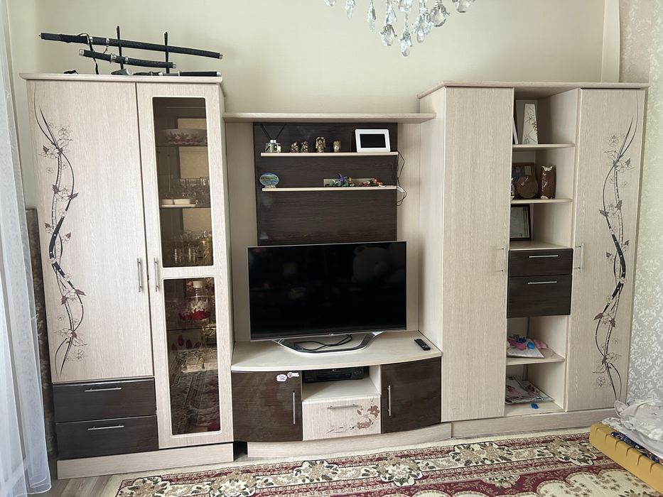 СРОЧНО ПРОДАМ Ковер, Шкаф, Диваны