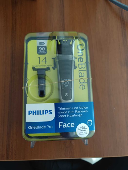 Тример PHILIPS One Blade PRO QP6520 чисто нов