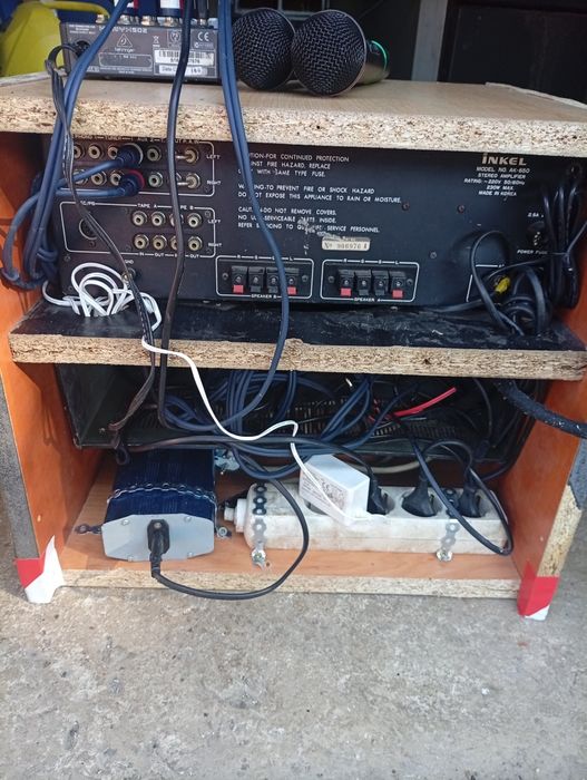 Vând boxe și bloc cu amplificator mixer și microfon