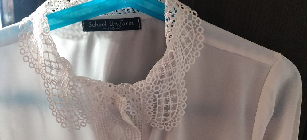 Продам школьную блузку