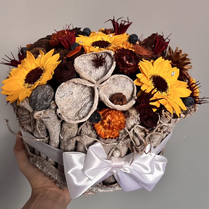Aranjament de toamna din plante uscate