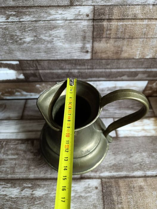 Плътна бронзова кана