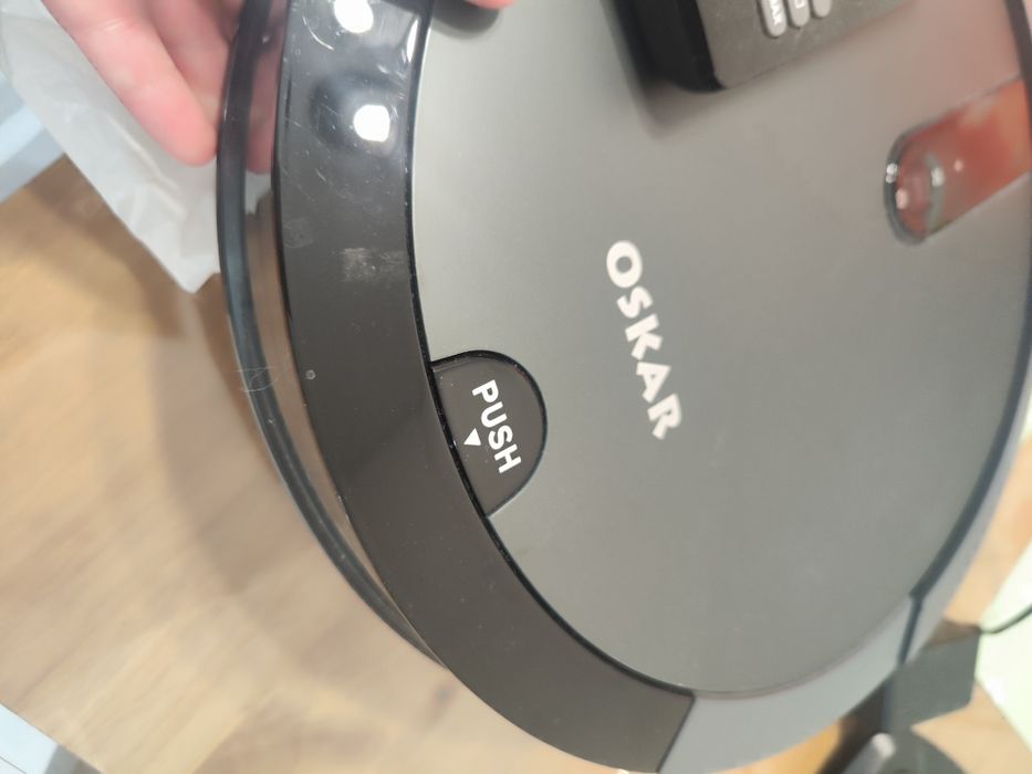 OSKAR - Робот прахосмукачка